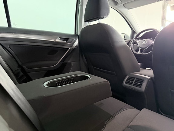 Volkswagen Golf Alltrack 10 of 21