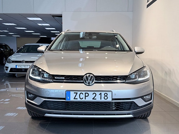 Volkswagen Golf Alltrack 2 of 21