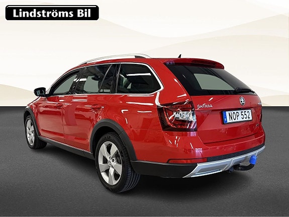 Skoda Octavia Scout 4 of 19