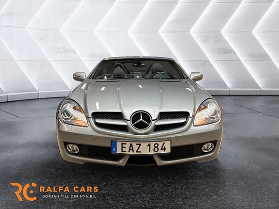 Mercedes-Benz SLK350 8 of 19