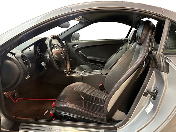 Mercedes-Benz SLK350 12 of 19
