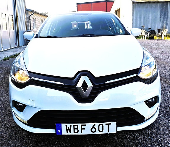 Renault Clio 2 of 12