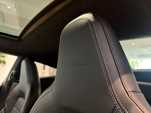 Porsche 911 Turbo S 13 of 26