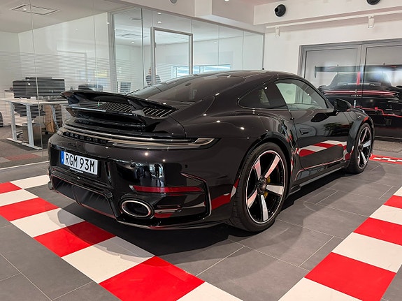 Porsche 911 Turbo S 3 of 26