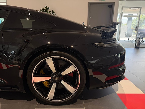 Porsche 911 Turbo S 7 of 26