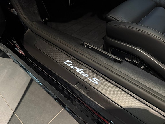 Porsche 911 Turbo S 25 of 26