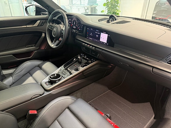 Porsche 911 Turbo S 10 of 26