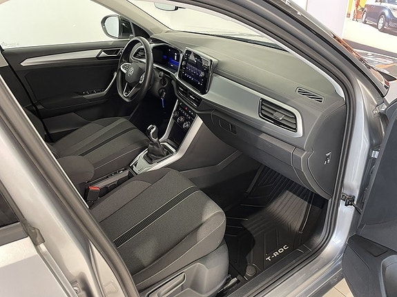 Volkswagen T-Roc 14 of 29