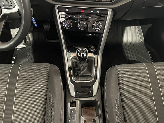 Volkswagen T-Roc 21 of 29