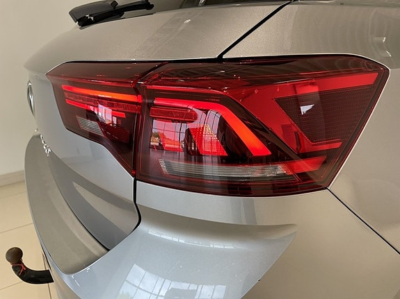 Volkswagen T-Roc 10 of 29