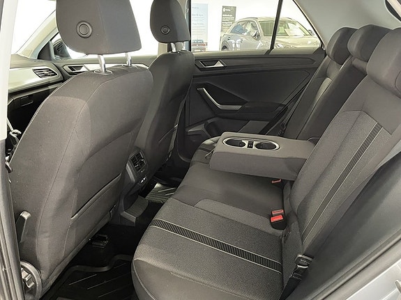 Volkswagen T-Roc 16 of 29