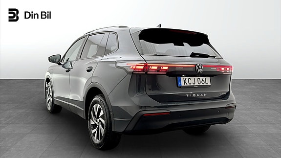 Volkswagen Tiguan 3 of 19