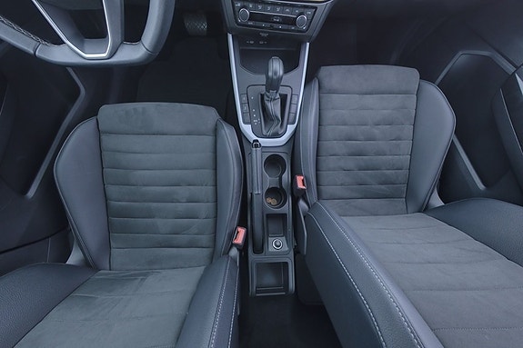 Seat Arona 8 of 21
