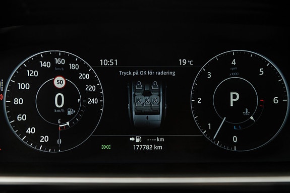 Land Rover Range Rover Sport 16 of 21