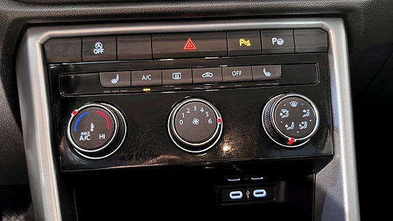 Volkswagen T-Roc 17 of 20