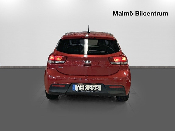 Kia Rio 2 of 18