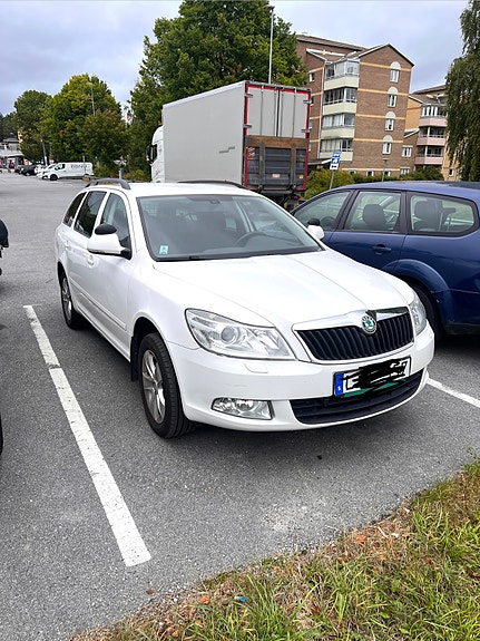 Skoda Octavia 2 of 7