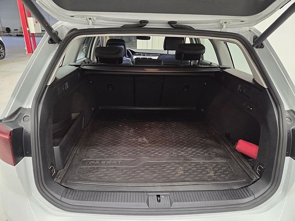 Volkswagen Passat Alltrack 8 of 10