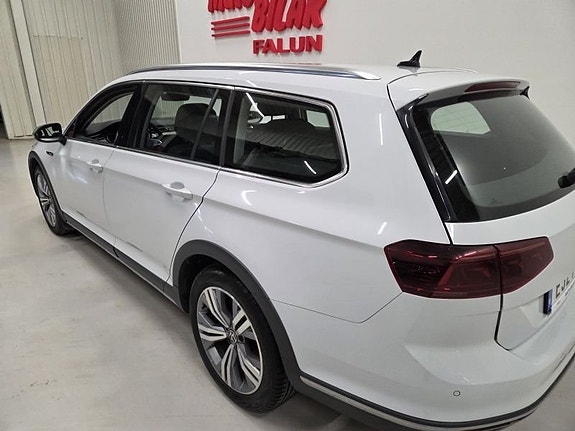 Volkswagen Passat Alltrack 9 of 10