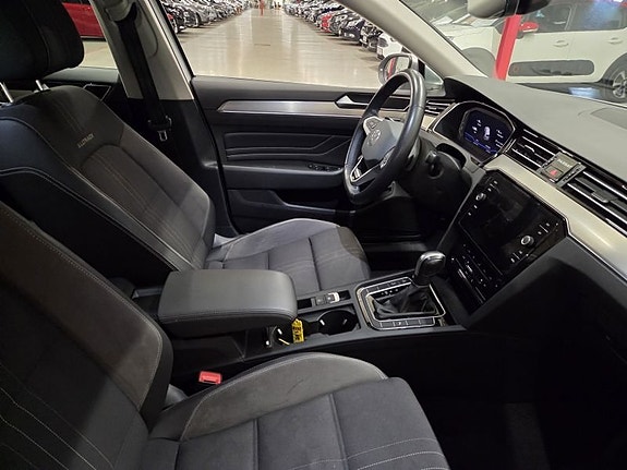 Volkswagen Passat Alltrack 4 of 10