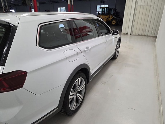 Volkswagen Passat Alltrack 6 of 10