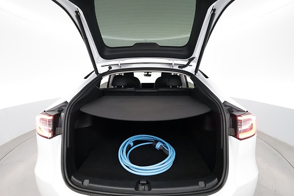 Tesla Model Y 24 of 25