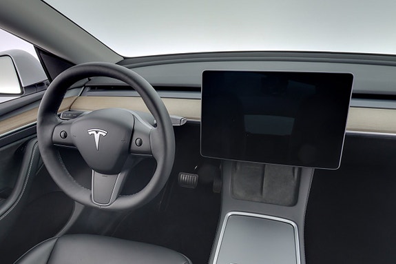 Tesla Model Y 15 of 25