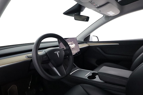 Tesla Model Y 11 of 25