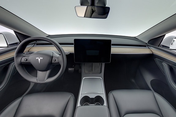 Tesla Model Y 13 of 25