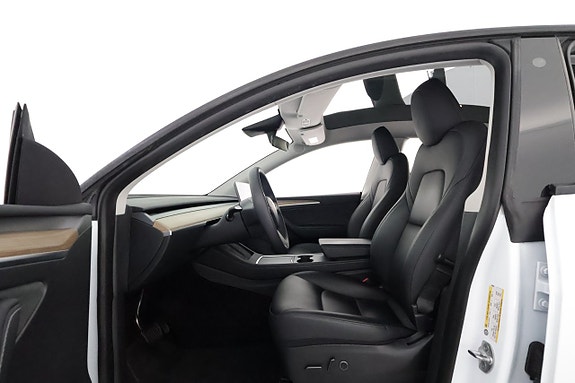 Tesla Model Y 10 of 25