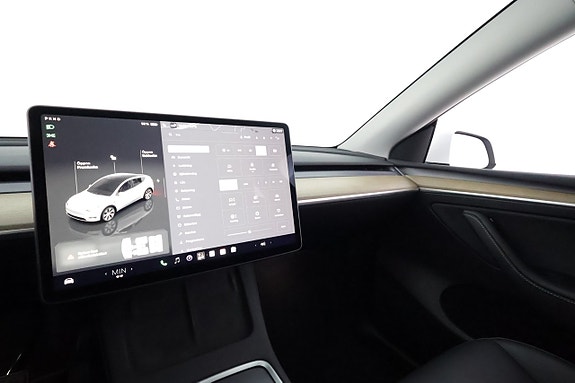 Tesla Model Y 22 of 25