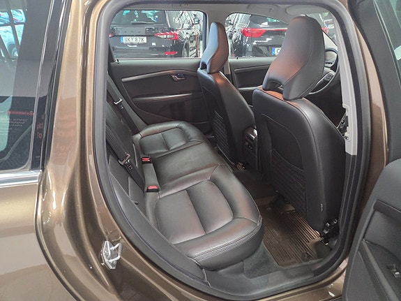 Volvo XC70 10 of 23