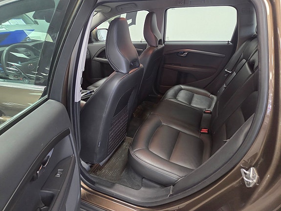 Volvo XC70 4 of 23