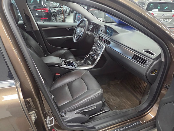 Volvo XC70 12 of 23