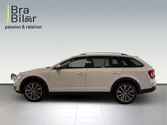 Skoda Octavia Scout 2 of 23