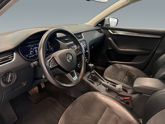 Skoda Octavia Scout 5 of 23