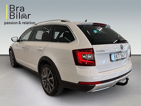 Skoda Octavia Scout 3 of 23