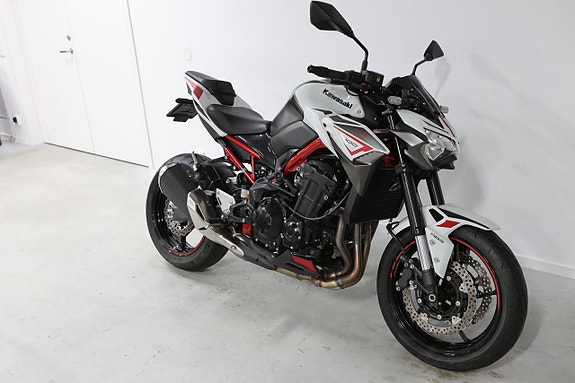 Kawasaki Z900 3 of 12