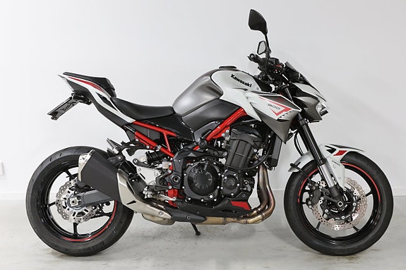 Kawasaki Z900 2 of 12