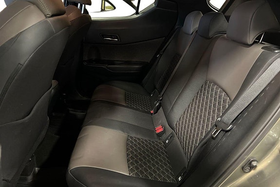 Toyota C-HR 13 of 21