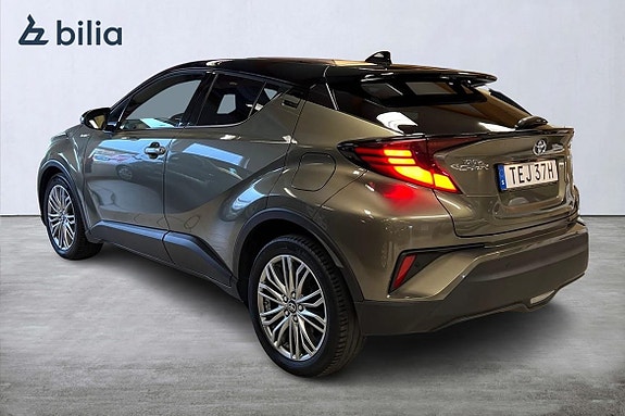 Toyota C-HR 2 of 21