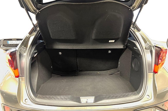 Toyota C-HR 12 of 21