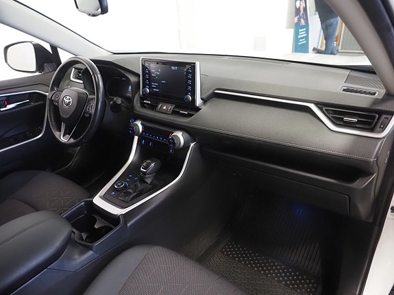 Toyota RAV4 9 of 22
