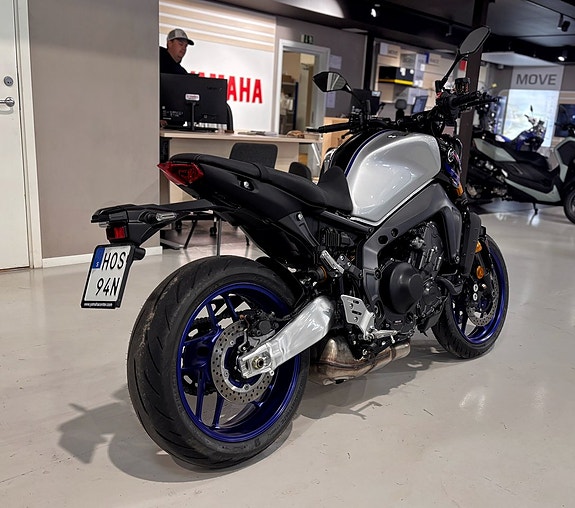 Yamaha MT-09 SP 2 of 5