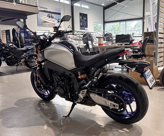Yamaha MT-09 SP 3 of 5