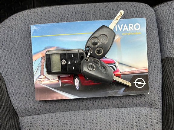 Opel Vivaro 14 of 14