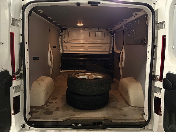Opel Vivaro 13 of 14