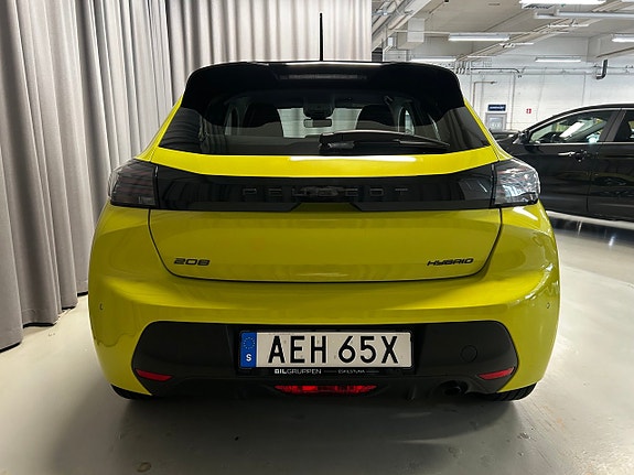 Peugeot 208 4 of 9