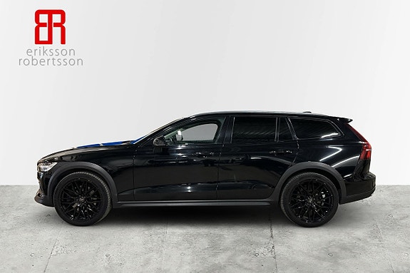 Volvo V60 Cross Country 2 of 6