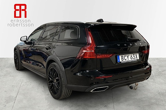 Volvo V60 Cross Country 3 of 6